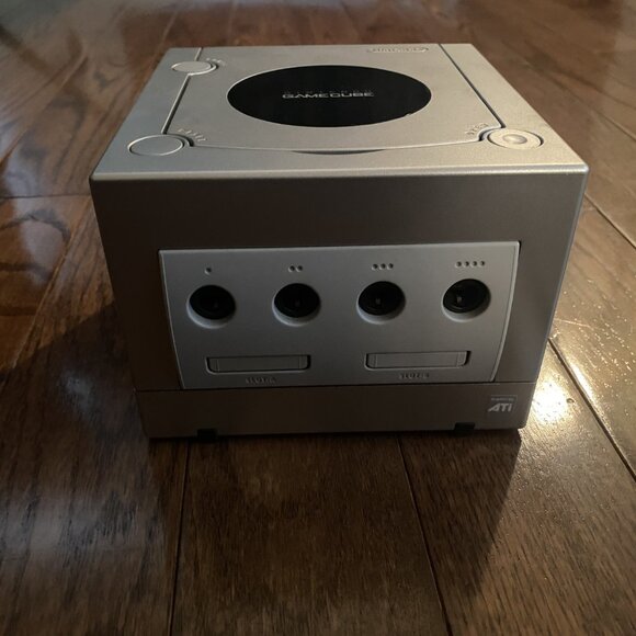 Nintendo GameCube Silver Bundle with Two Controllers Plus - Picture 2 of 5